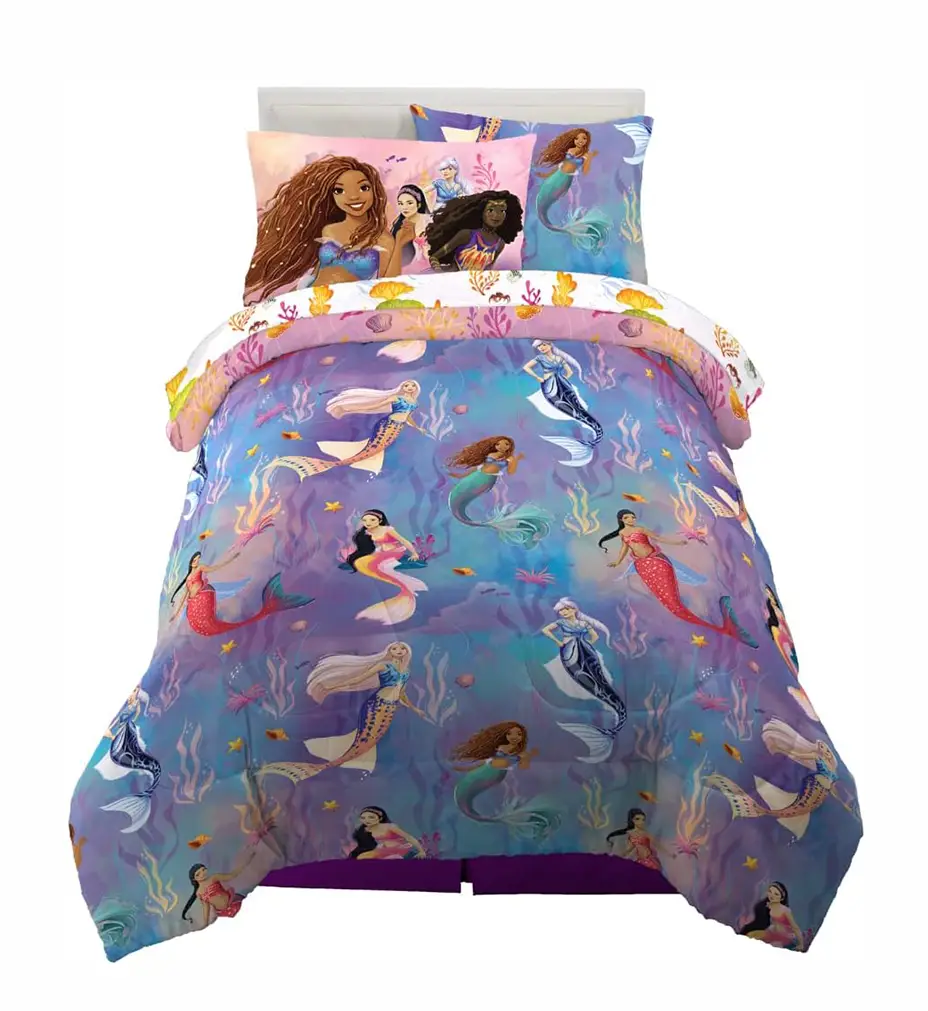 The Little Mermaid kids bedding featuring Ariel, Mala, Caspia, Karina, Tamika, Indira, and Perla. 